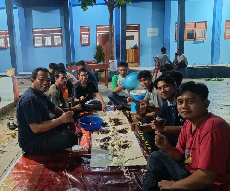 Nyate Bareng Hangatkan Suasana Kekeluargaan di Pesantren Ulil Albab Pakah Mantingan Ngawi